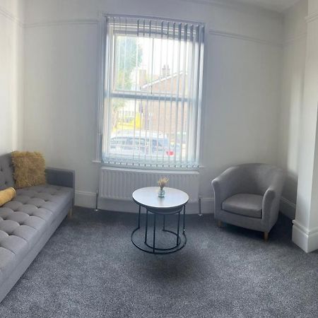 New Apartment 3 Brentford Bagian luar foto