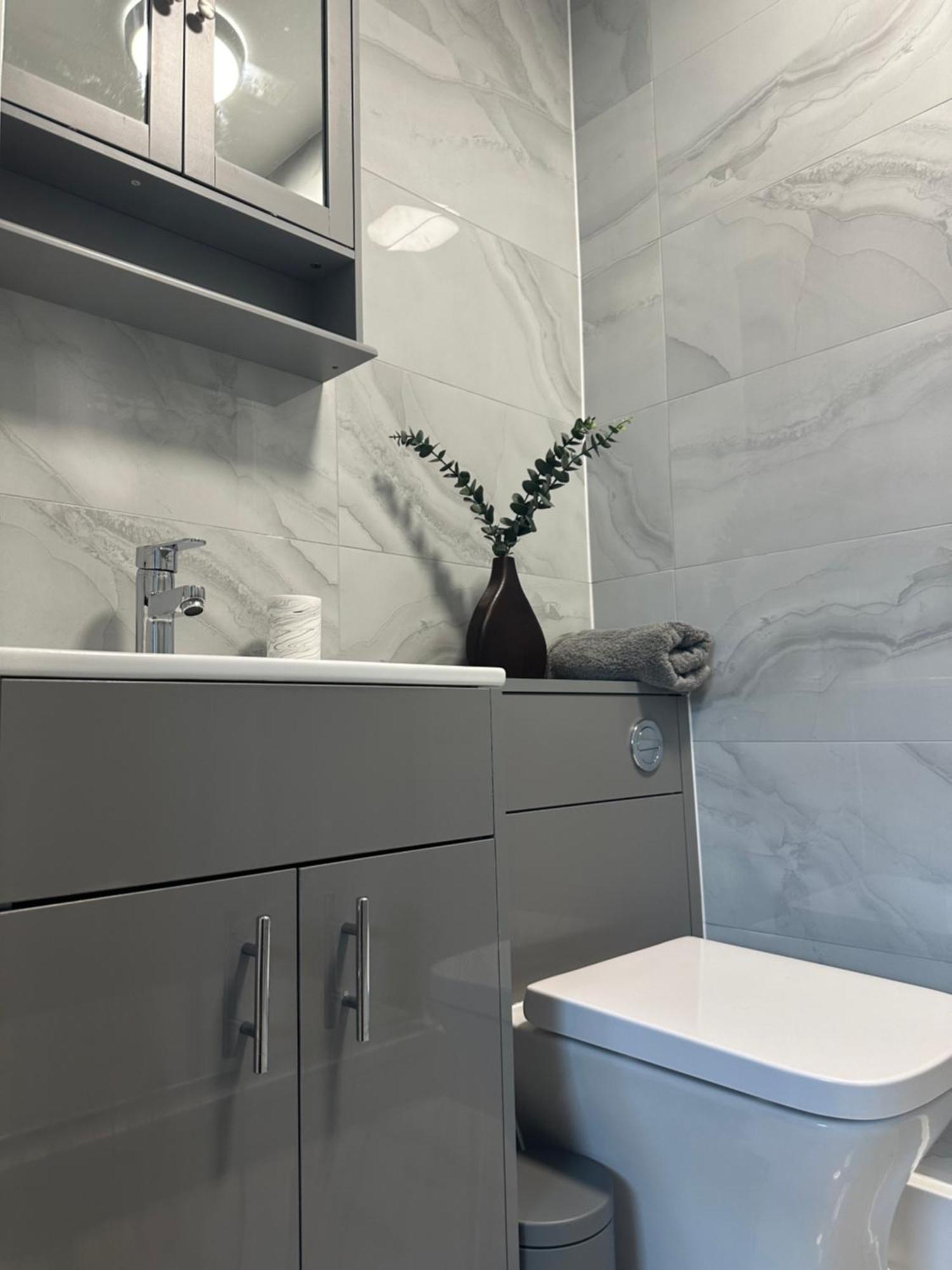 New Apartment 3 Brentford Bagian luar foto