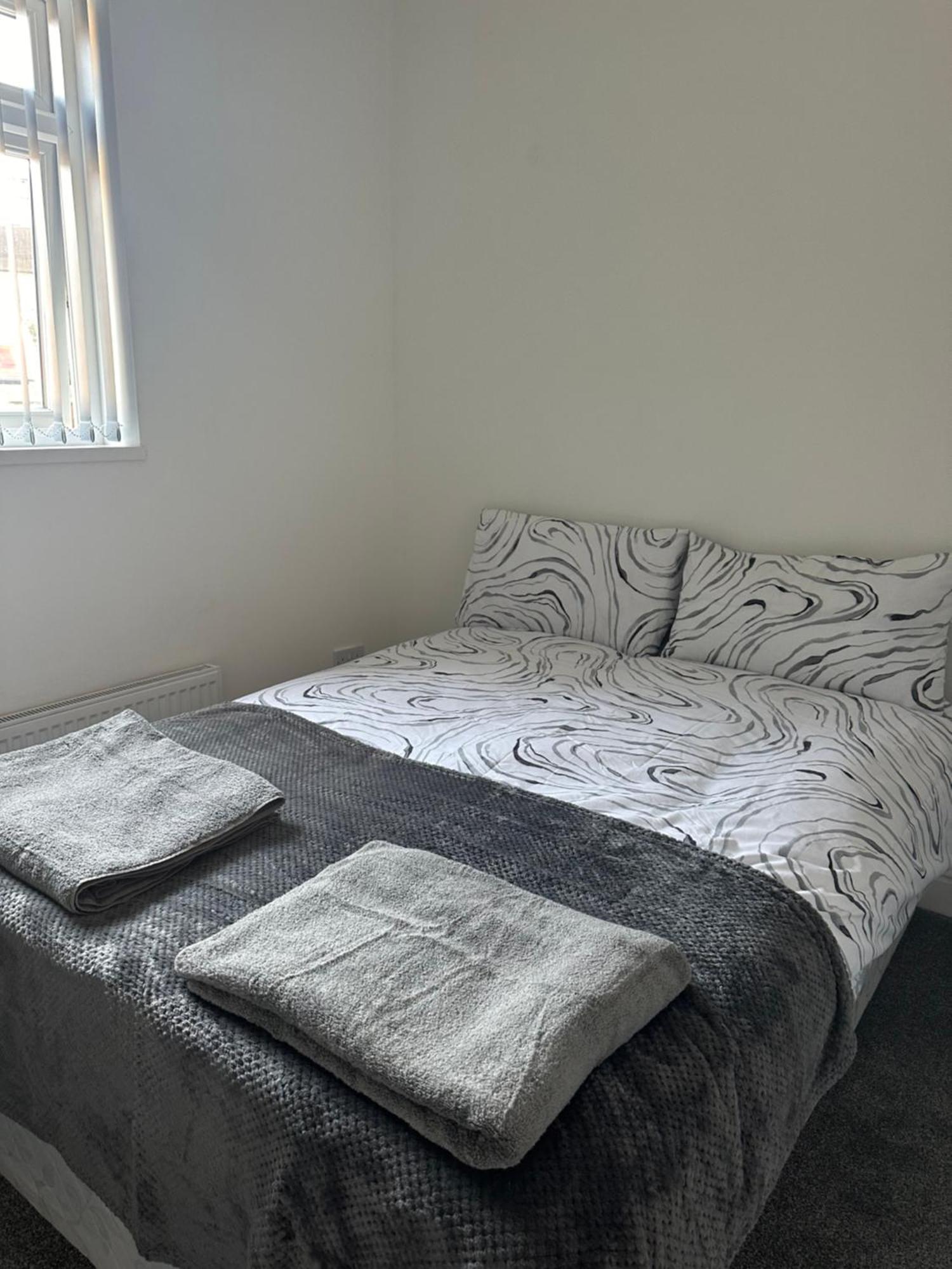 New Apartment 3 Brentford Bagian luar foto