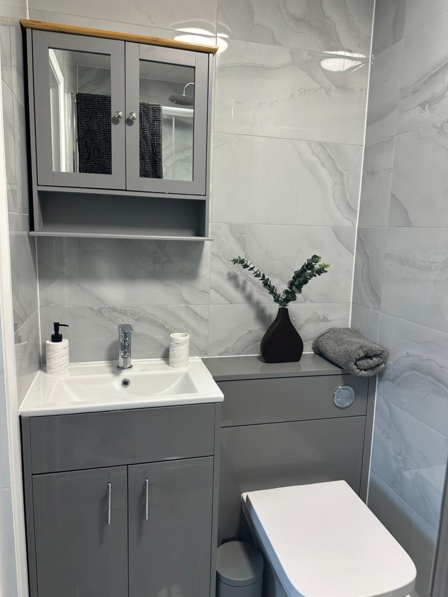 New Apartment 3 Brentford Bagian luar foto