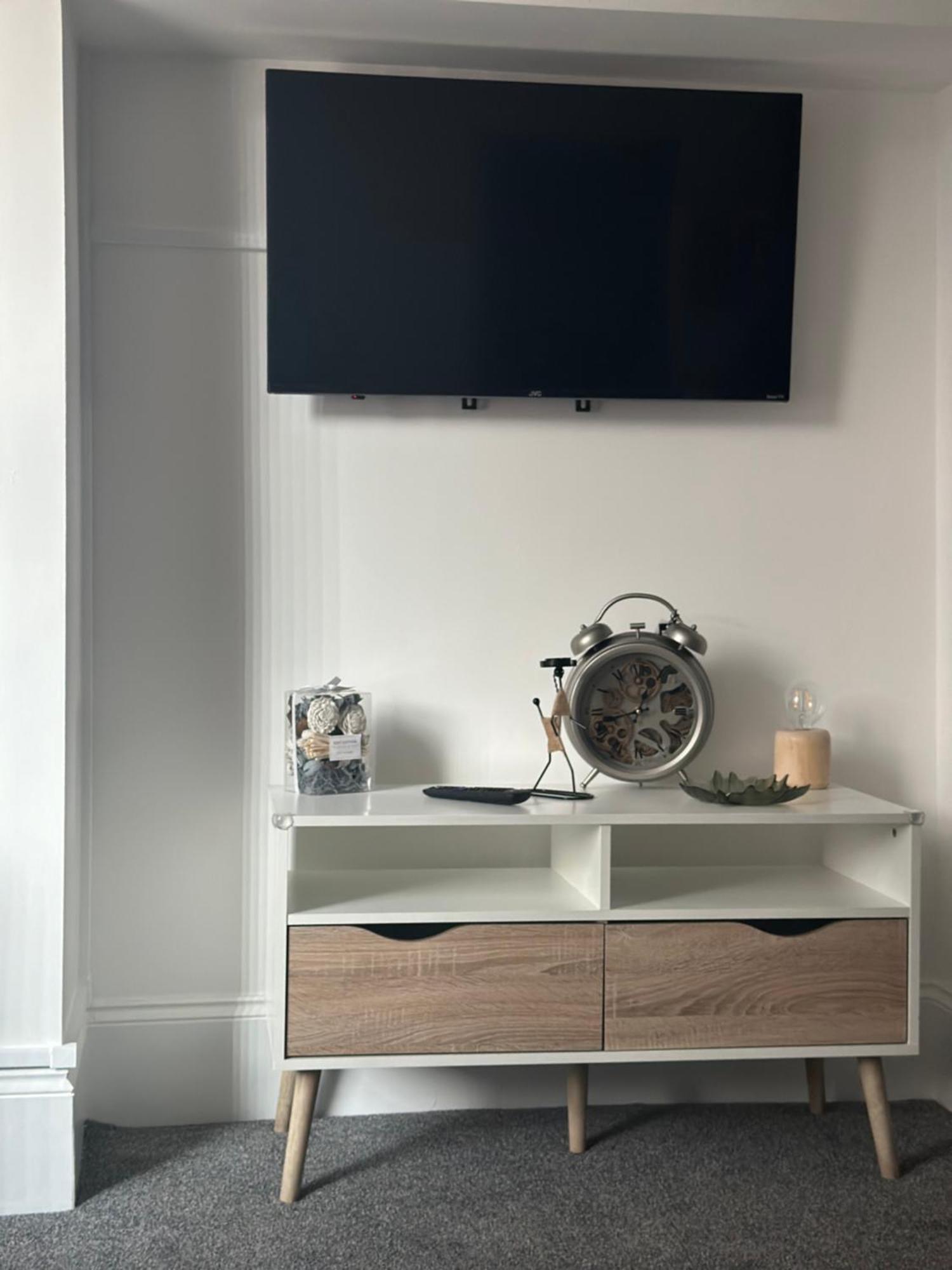 New Apartment 3 Brentford Bagian luar foto
